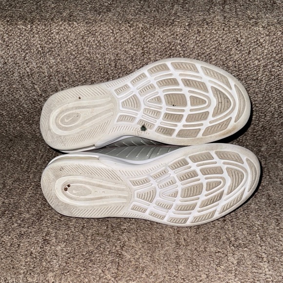 Nike Airmax Sneakers - Picture 6 of 6